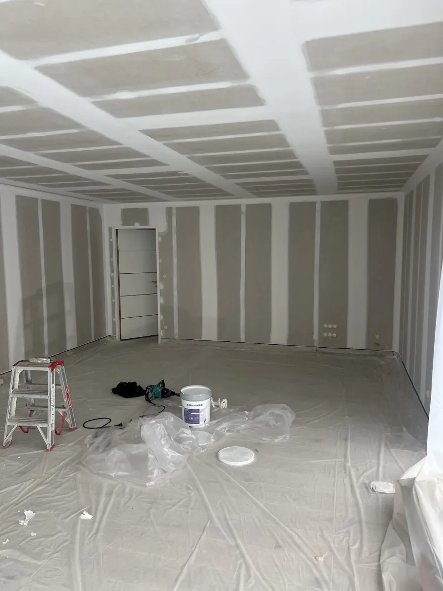 Réalisation de rénovation d'intérieur à Nantes par un peintre décorateur